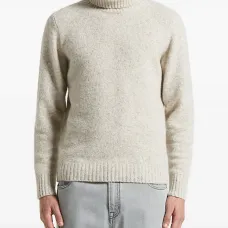 Свитер с высоким воротником