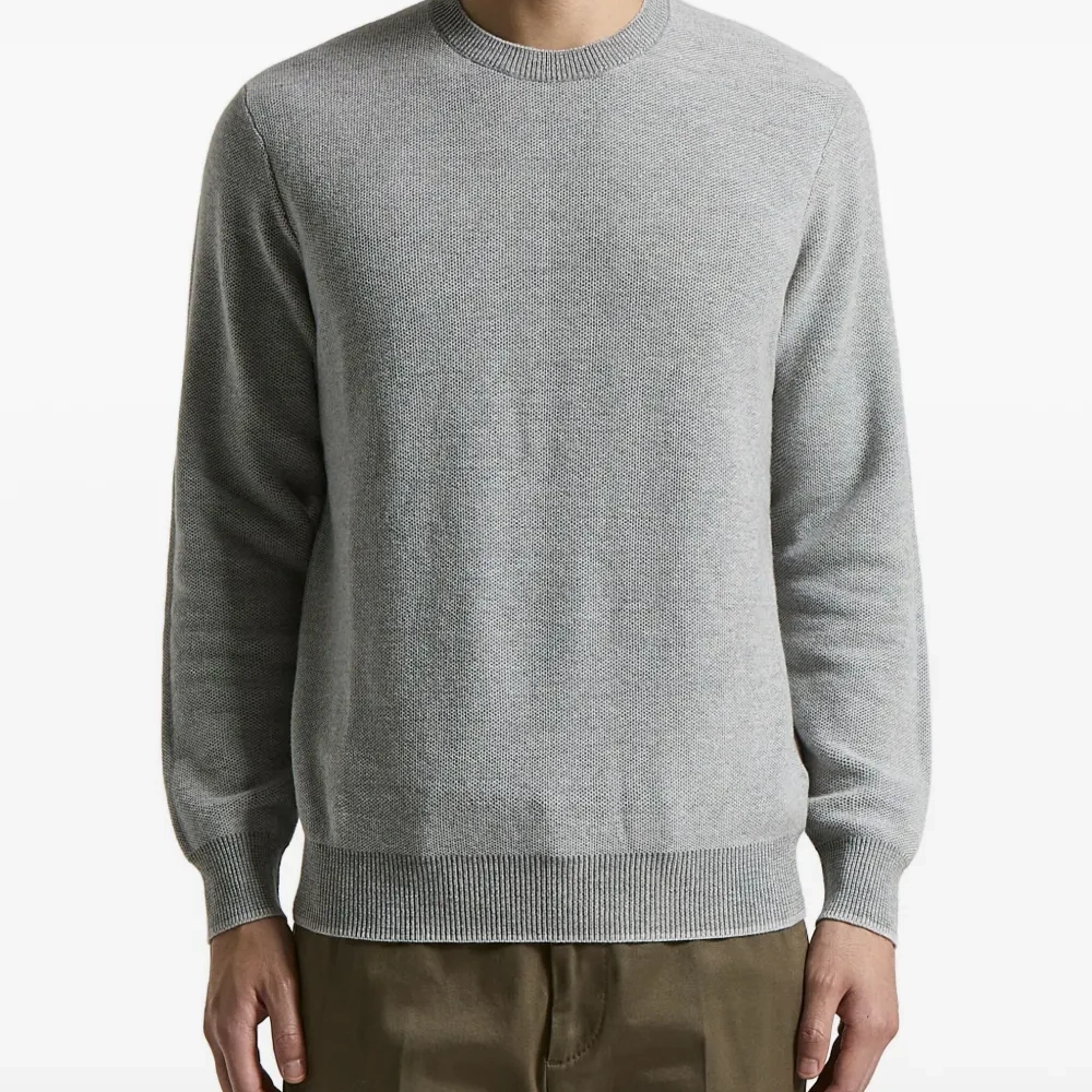 Свитер в рубчик с круглым вырезом