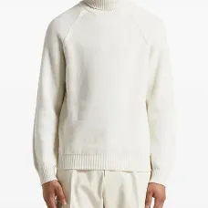 Свитер с высоким воротником и рукавами реглан