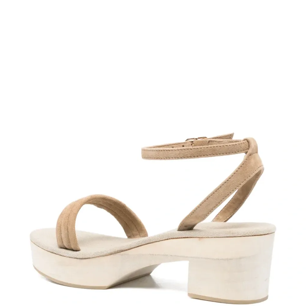 Сандалии на платформе