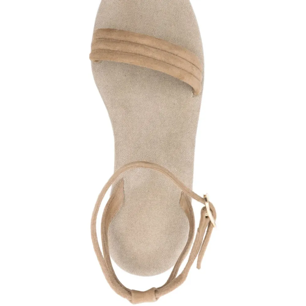 Сандалии на платформе