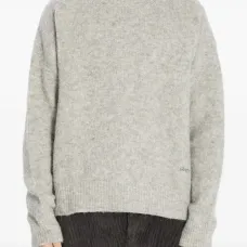 Свитер с круглым вырезом