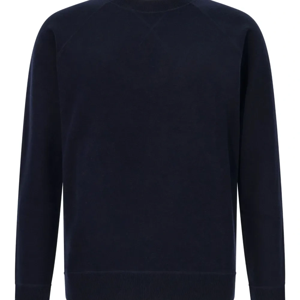 Свитер с круглым вырезом