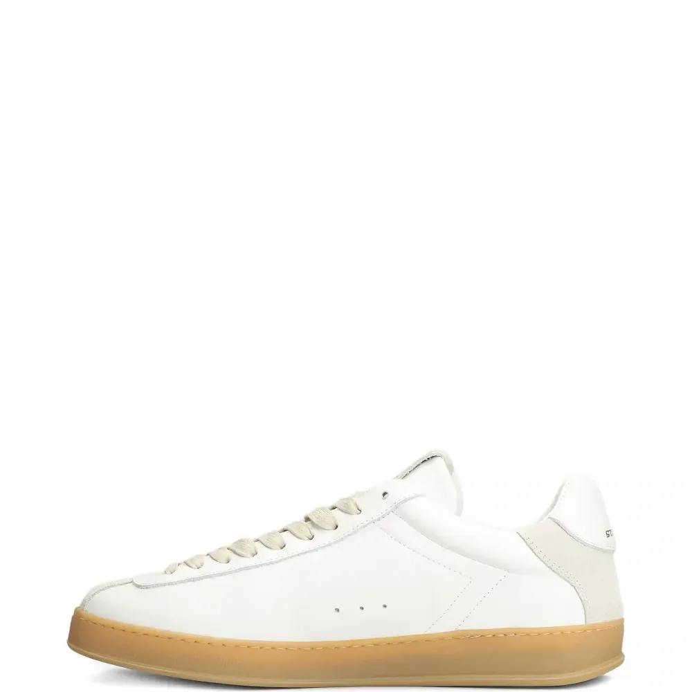 Кроссовки на шнуровке