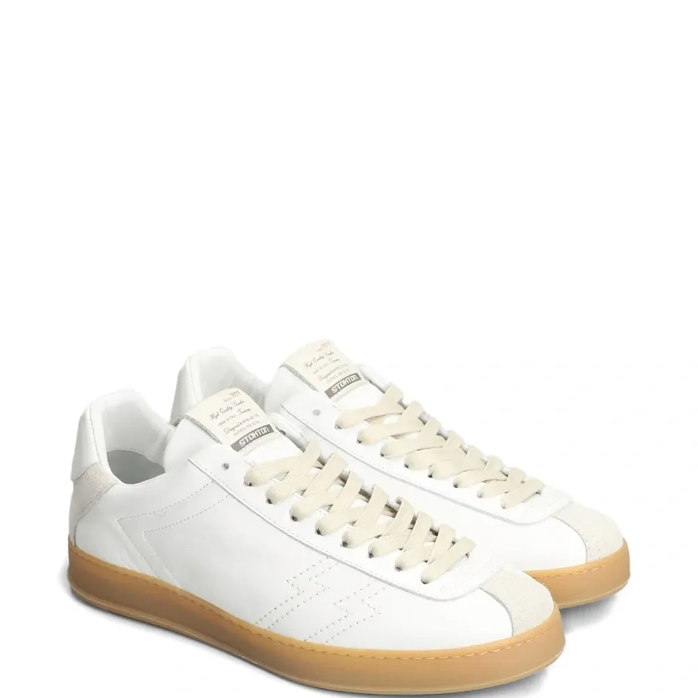 Кроссовки на шнуровке