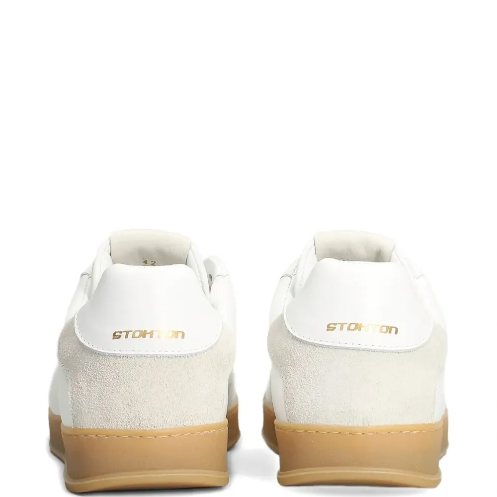 Кроссовки на шнуровке