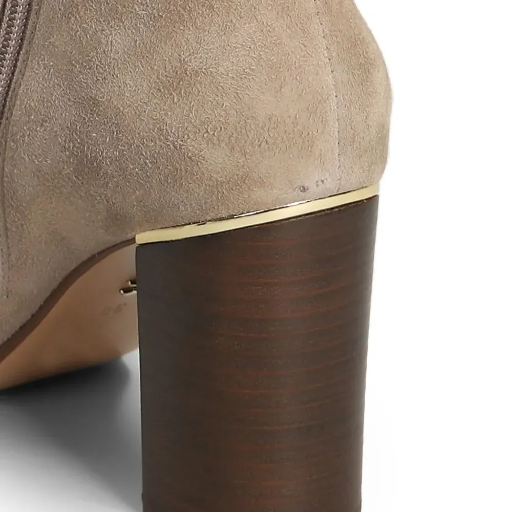 Ботильоны на блочном каблуке Ботильоны на блочном каблуке