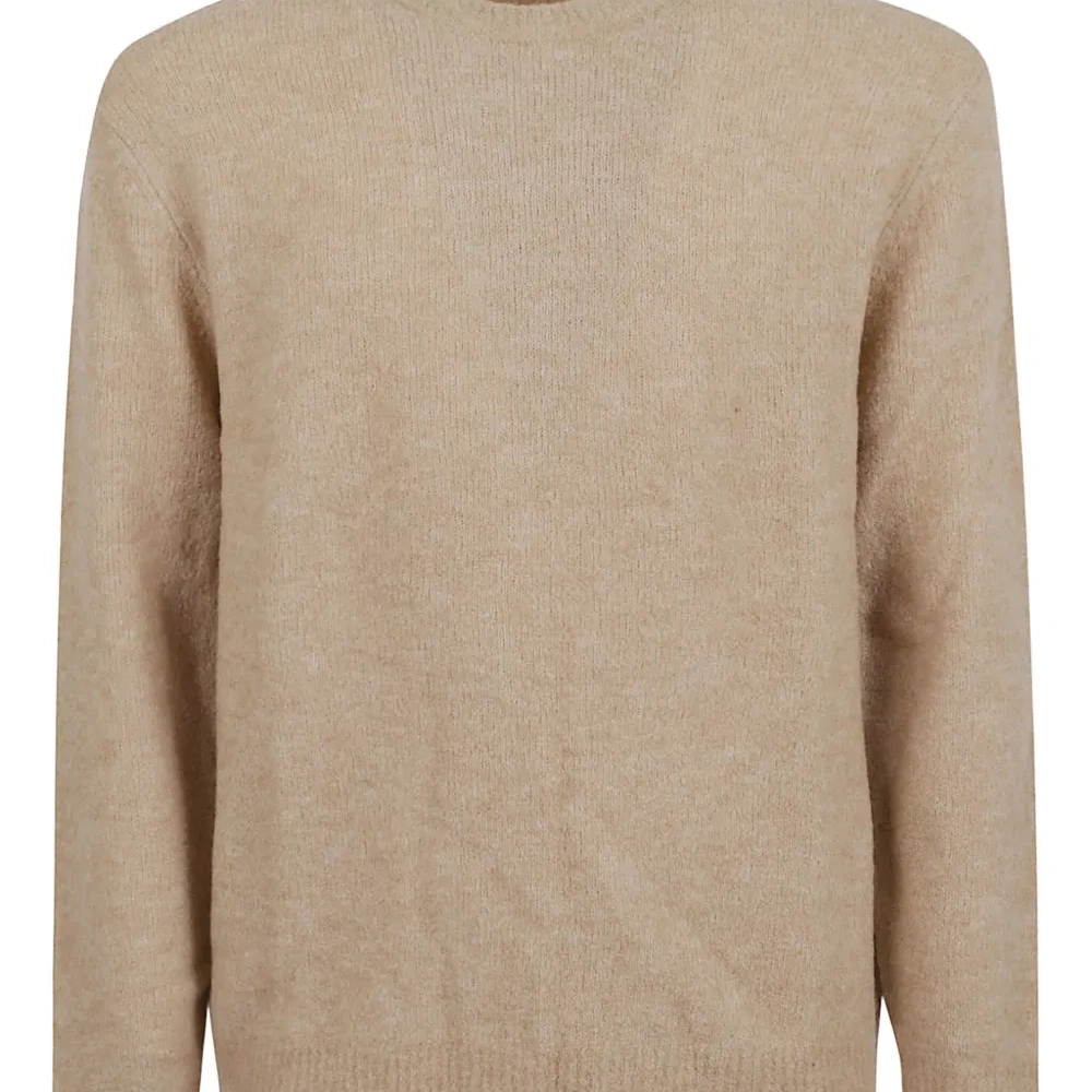 Свитер с круглым вырезом