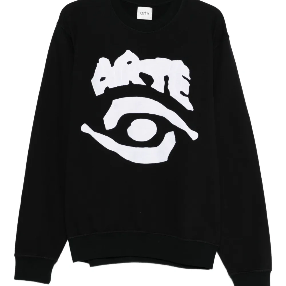 Толстовка с вышивкой