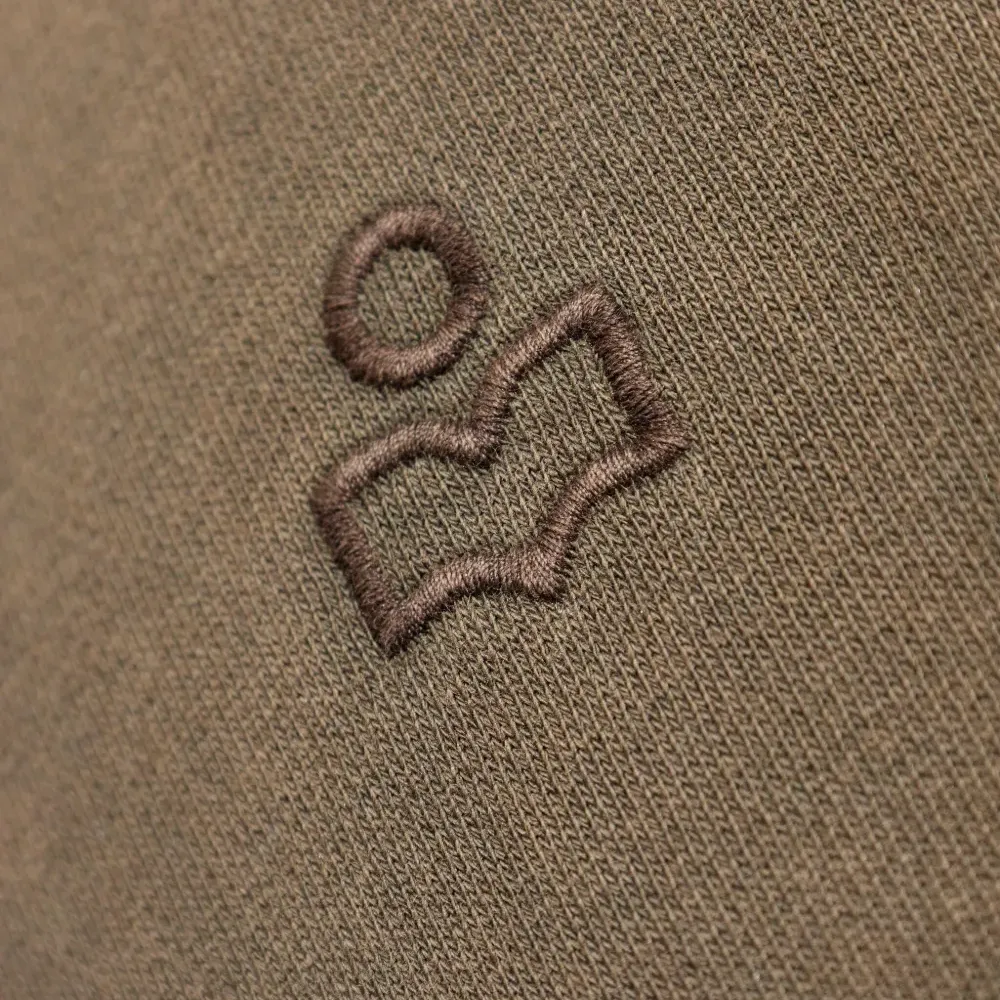 Худи с вышитым логотипом