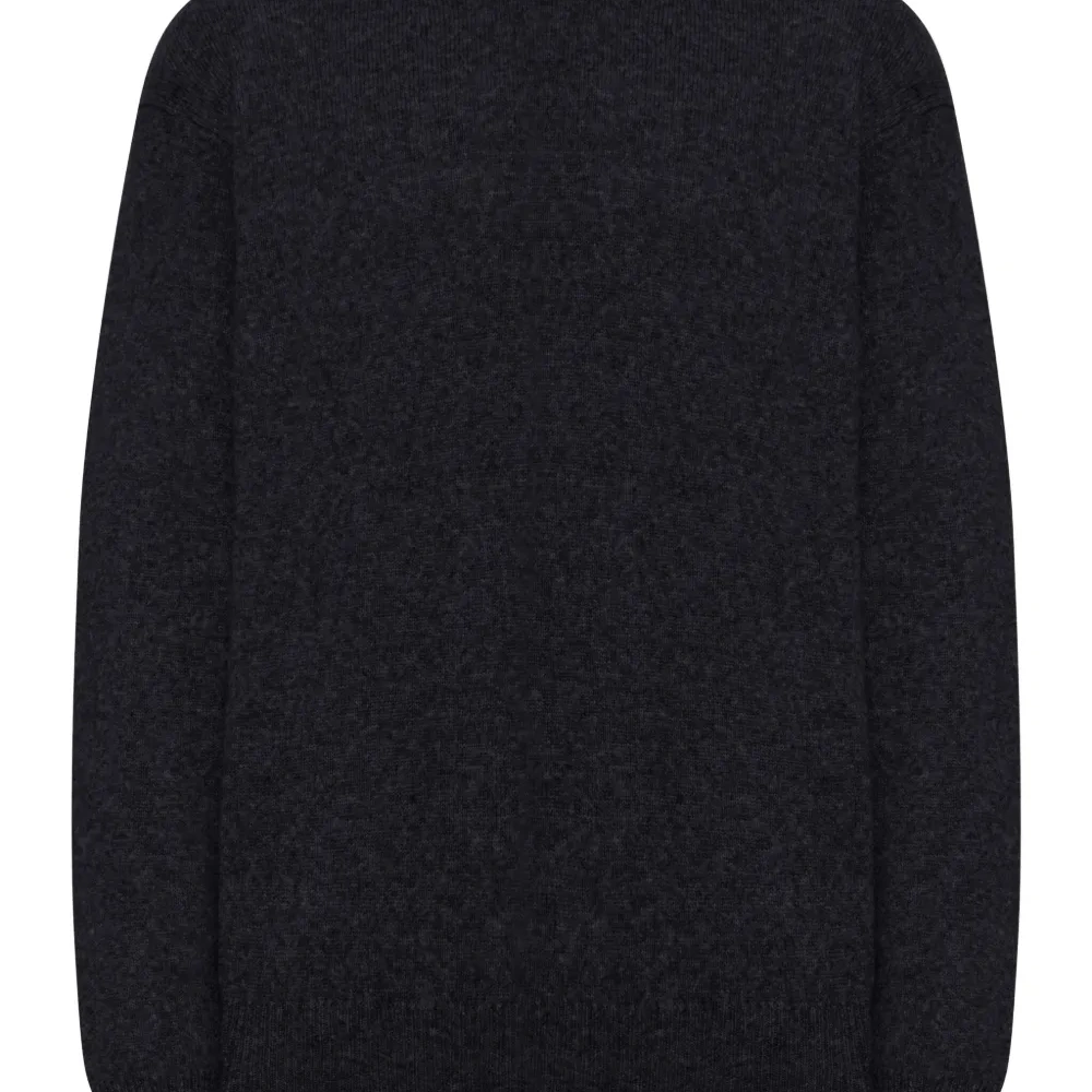 Свитер с круглым вырезом