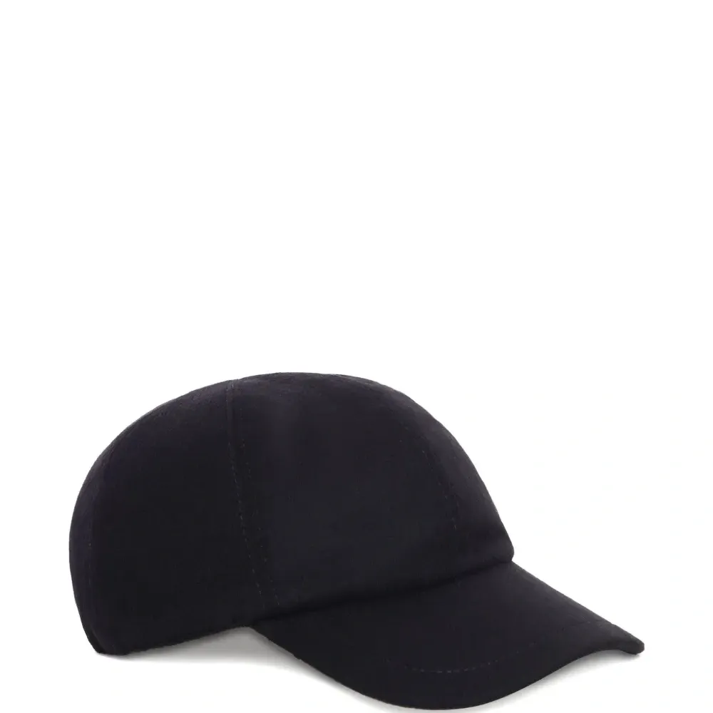 Бейсболка с логотипом