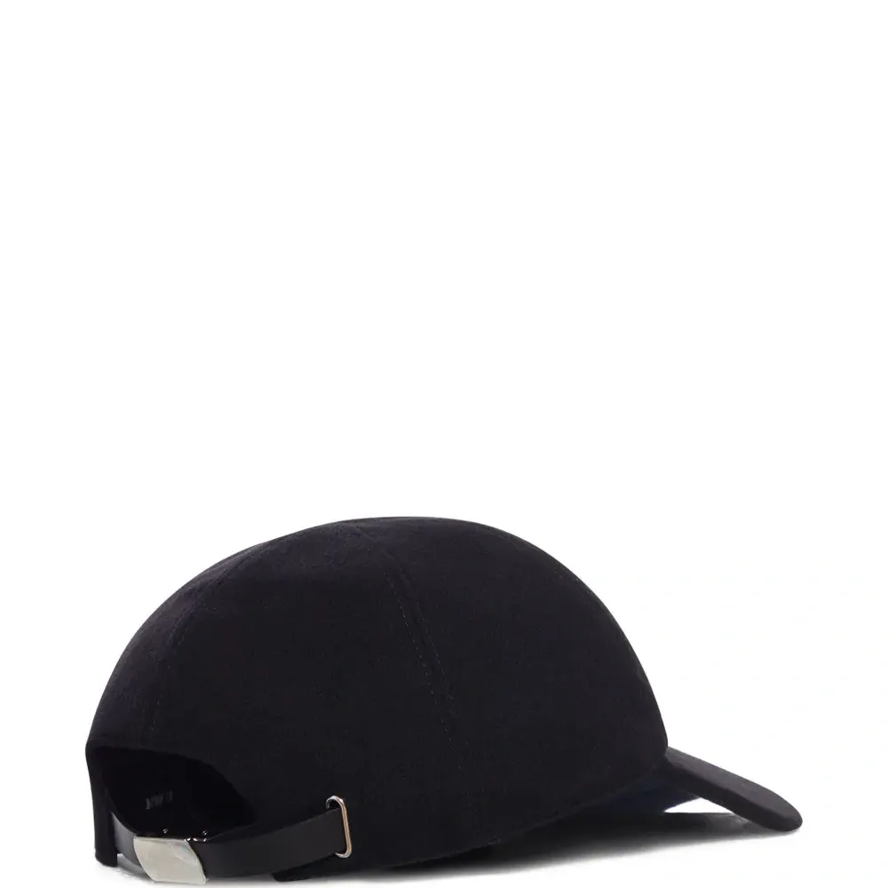 Бейсболка с логотипом