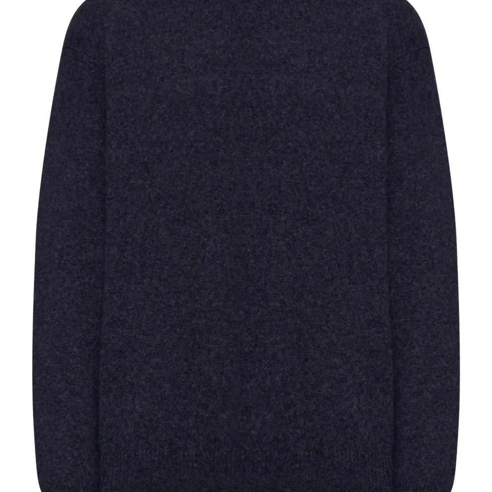 Свитер с круглым вырезом