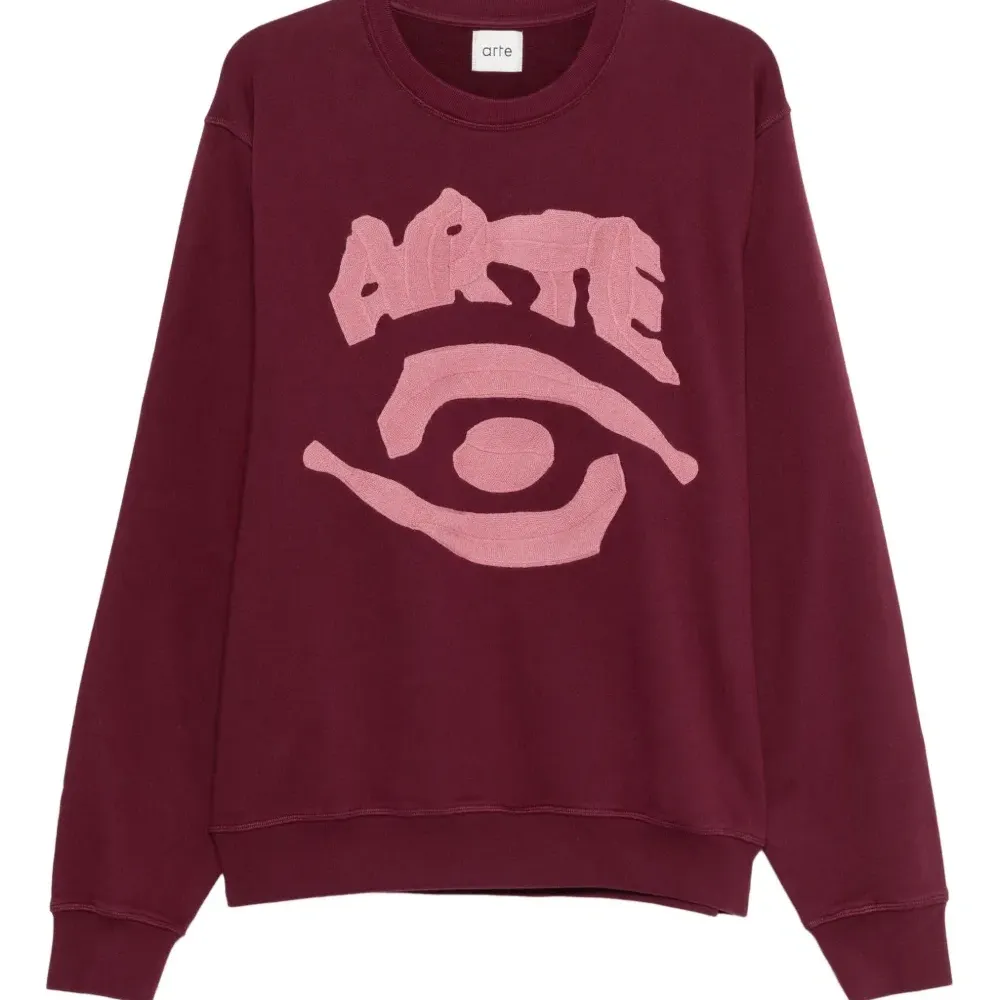 Толстовка с вышивкой