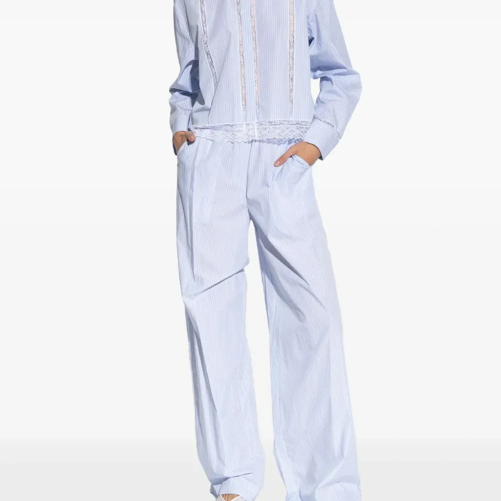 Брюки в полоску с кружевной отделкой