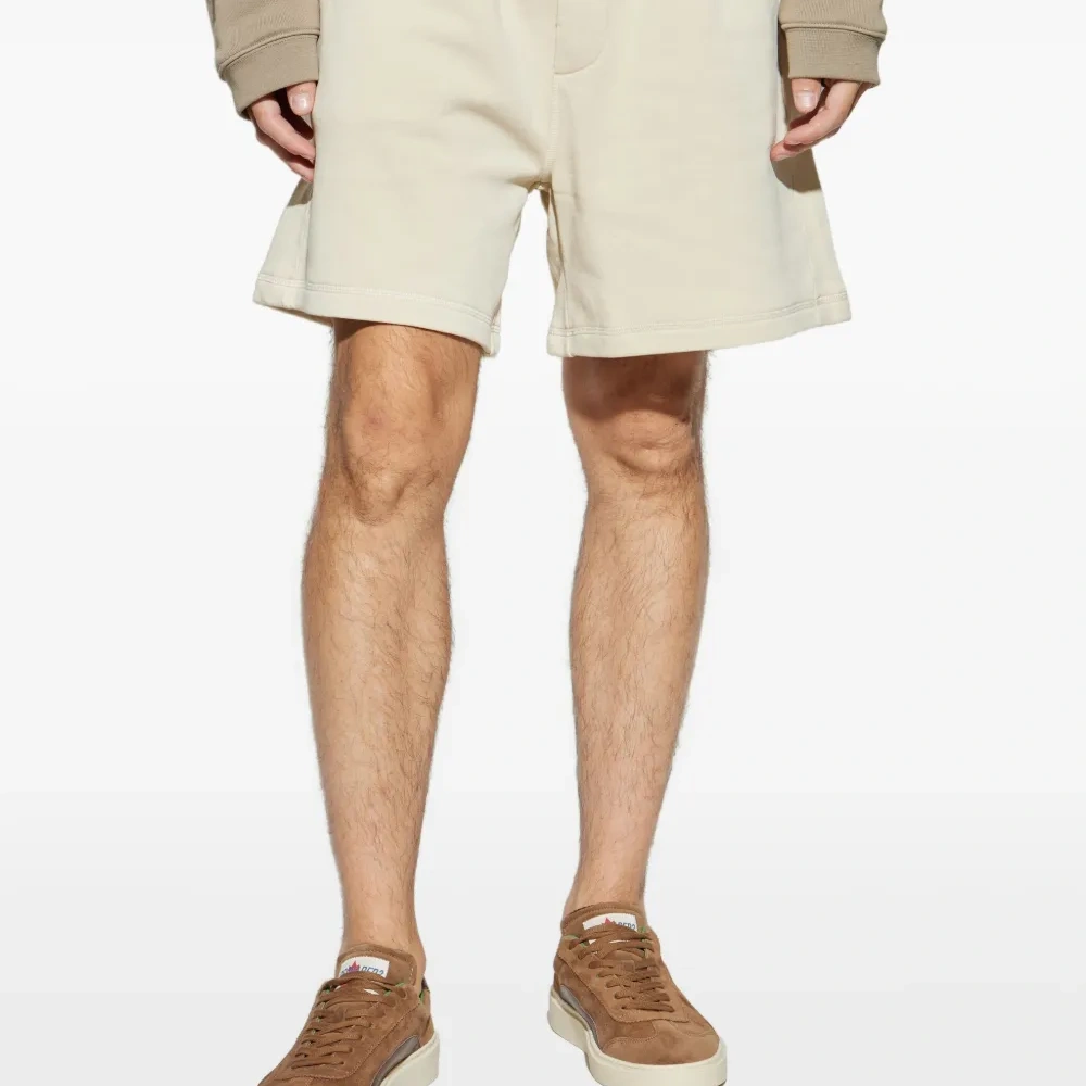 Спортивные шорты с вышитым логотипом