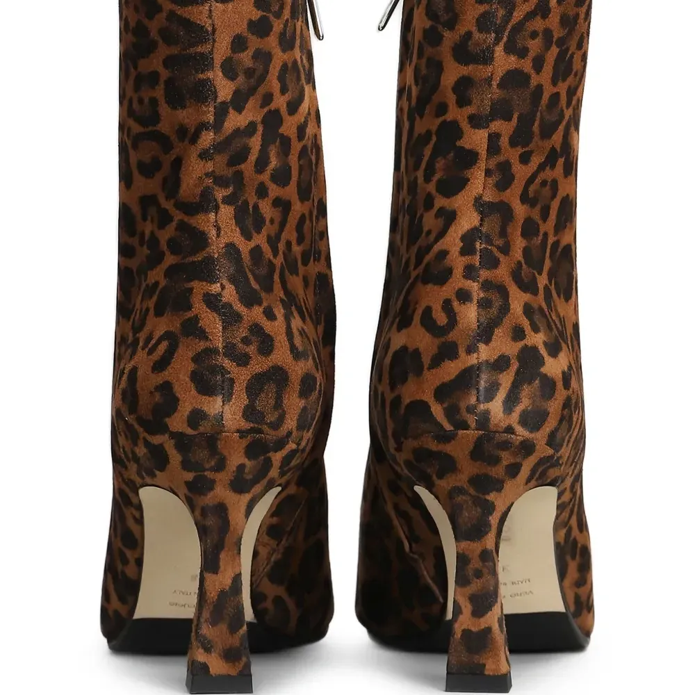 Ботильоны на шпильке с леопардовым принтом Ботильоны на шпильке с леопардовым принтом