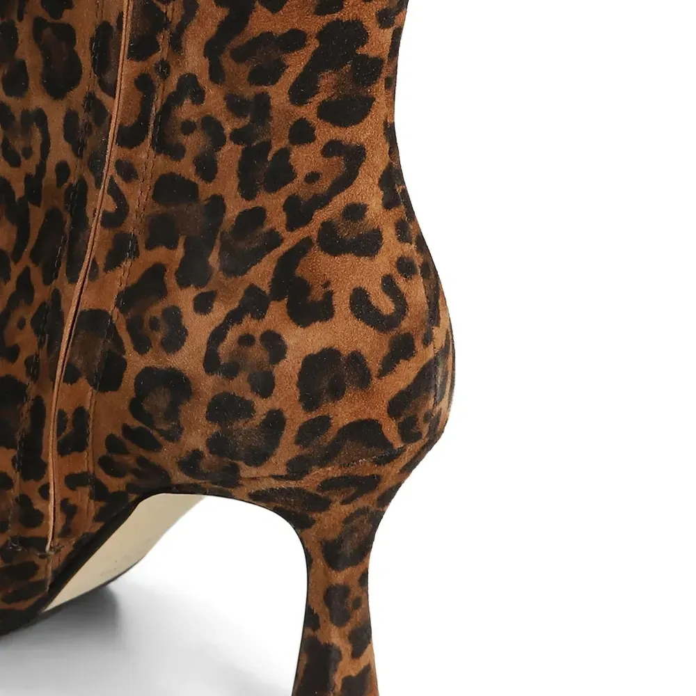 Ботильоны на шпильке с леопардовым принтом Ботильоны на шпильке с леопардовым принтом