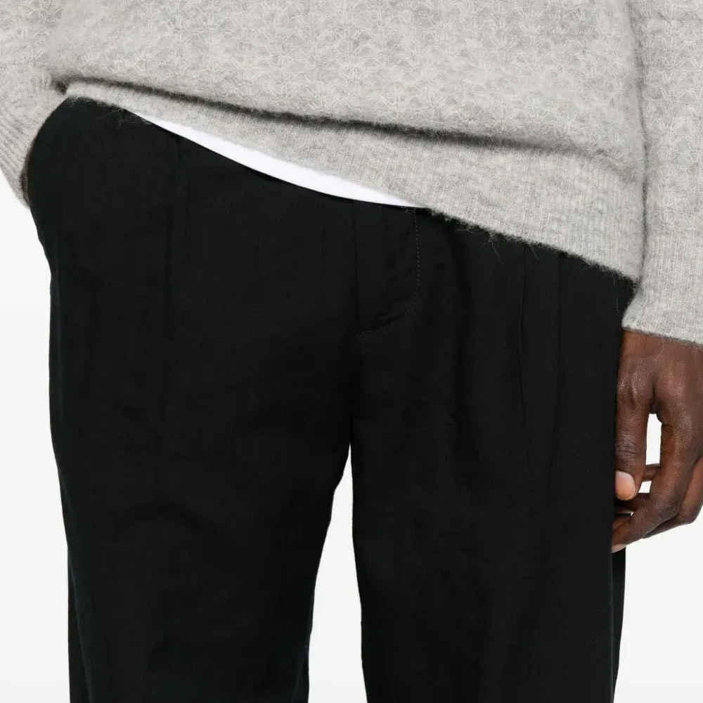 Брюки с защипами и подворотами