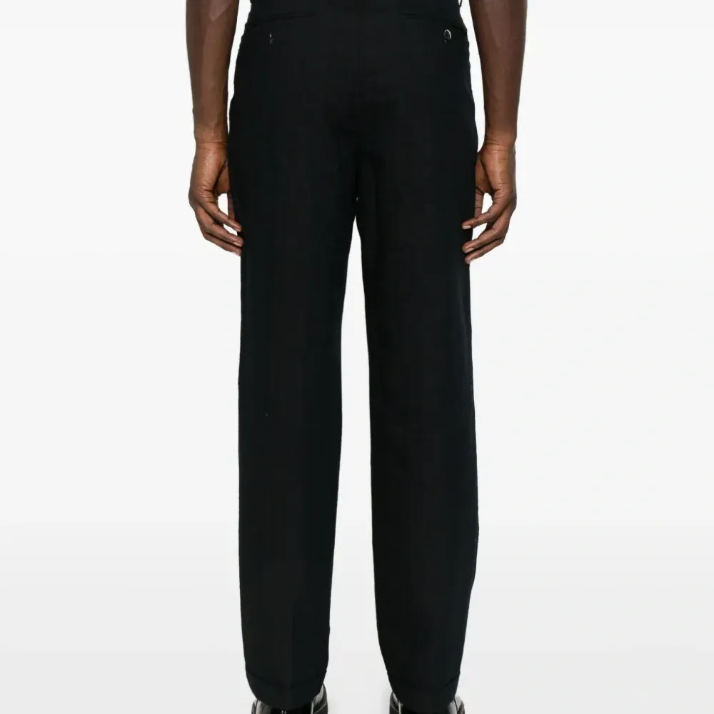 Брюки с защипами и подворотами