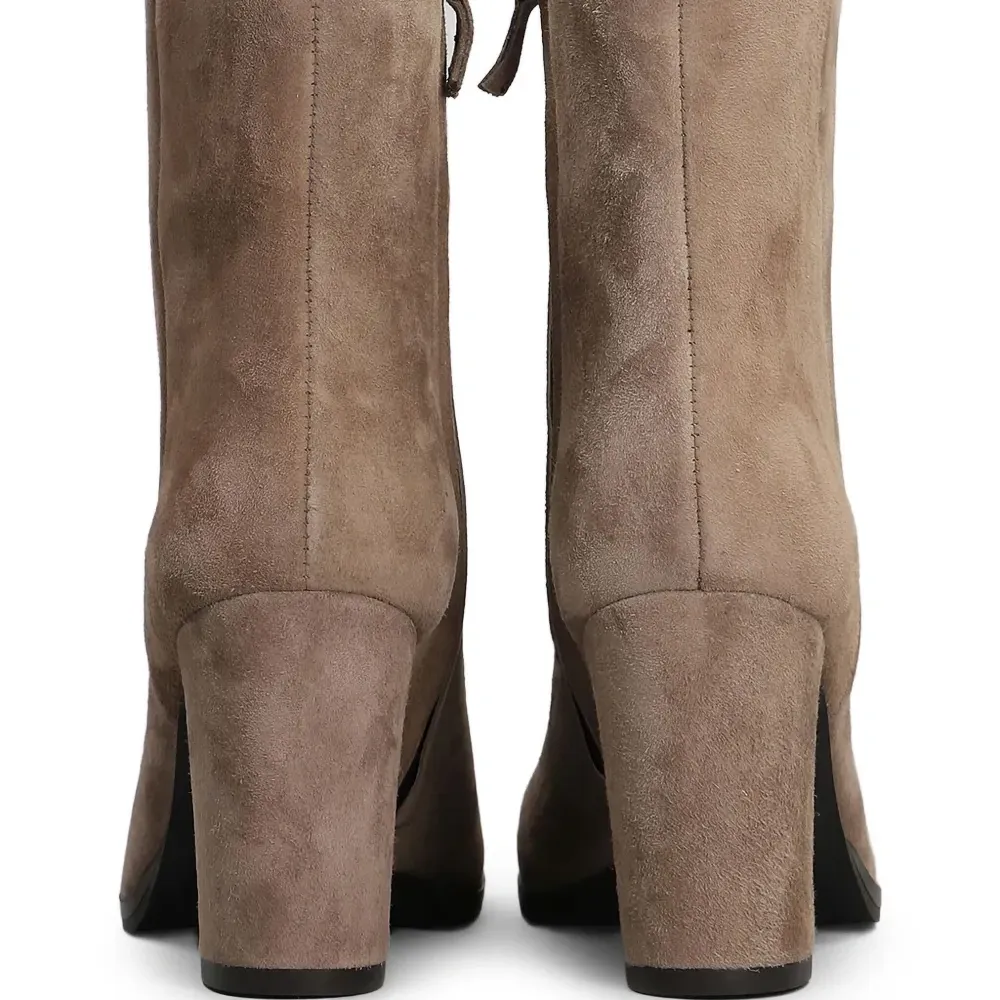 Ботильоны на блочном каблуке Ботильоны на блочном каблуке