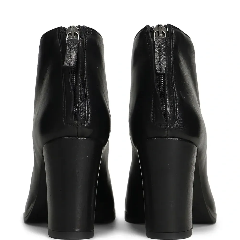 Ботильоны на блочном каблуке Ботильоны на блочном каблуке