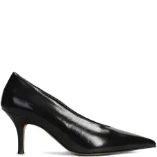 Туфли на шпильке с заостренным носком