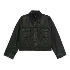 Джинсовая куртка на пуговицах