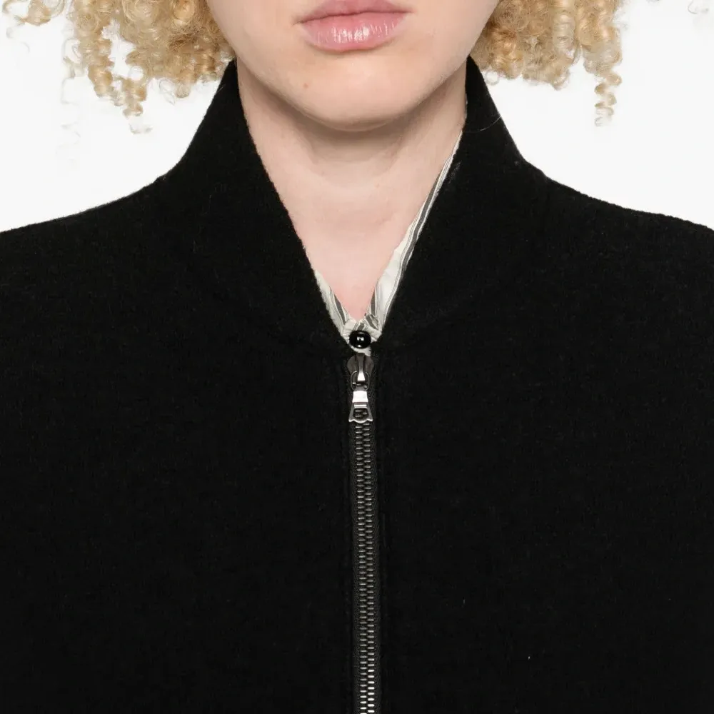 Куртка на молнии с объемными рукавами