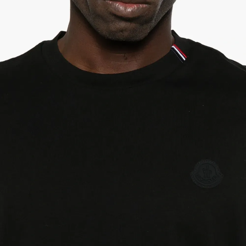 Футболка с короткими рукавами и полосатой отделкой