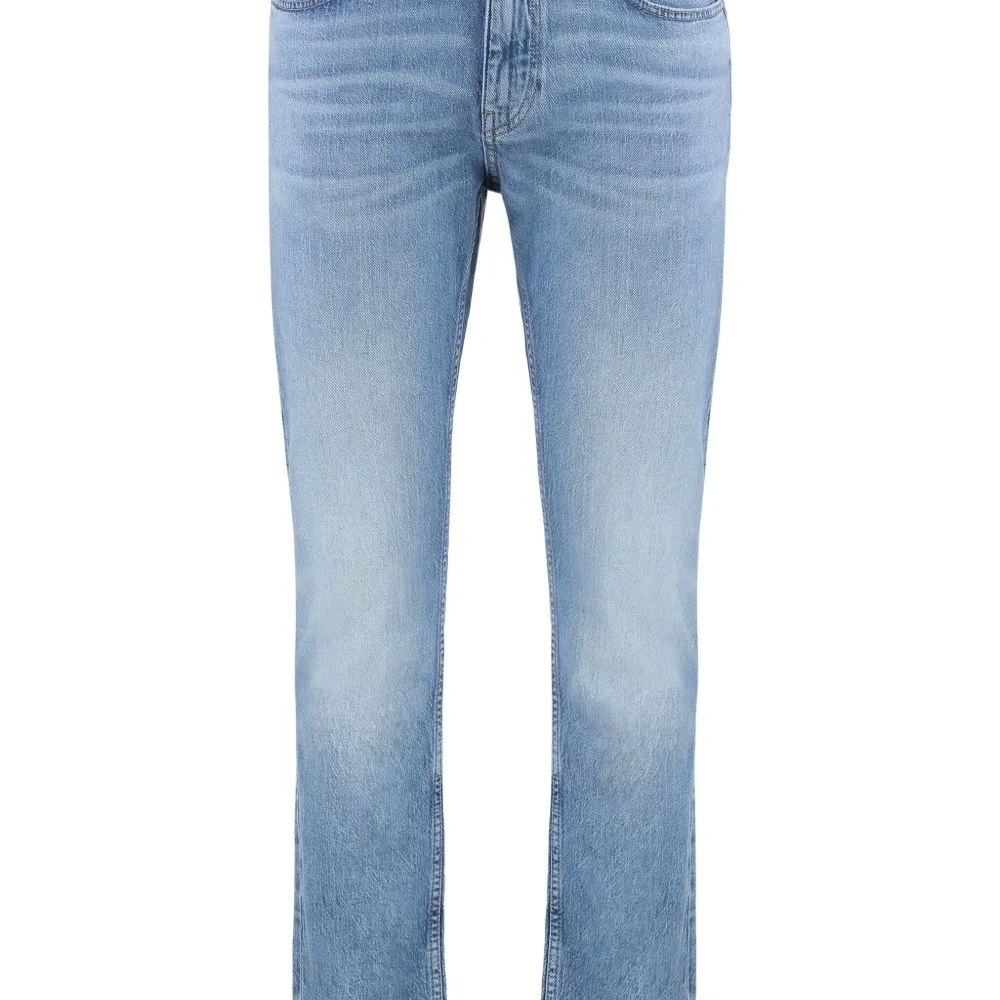 Джинсы с пятью карманами