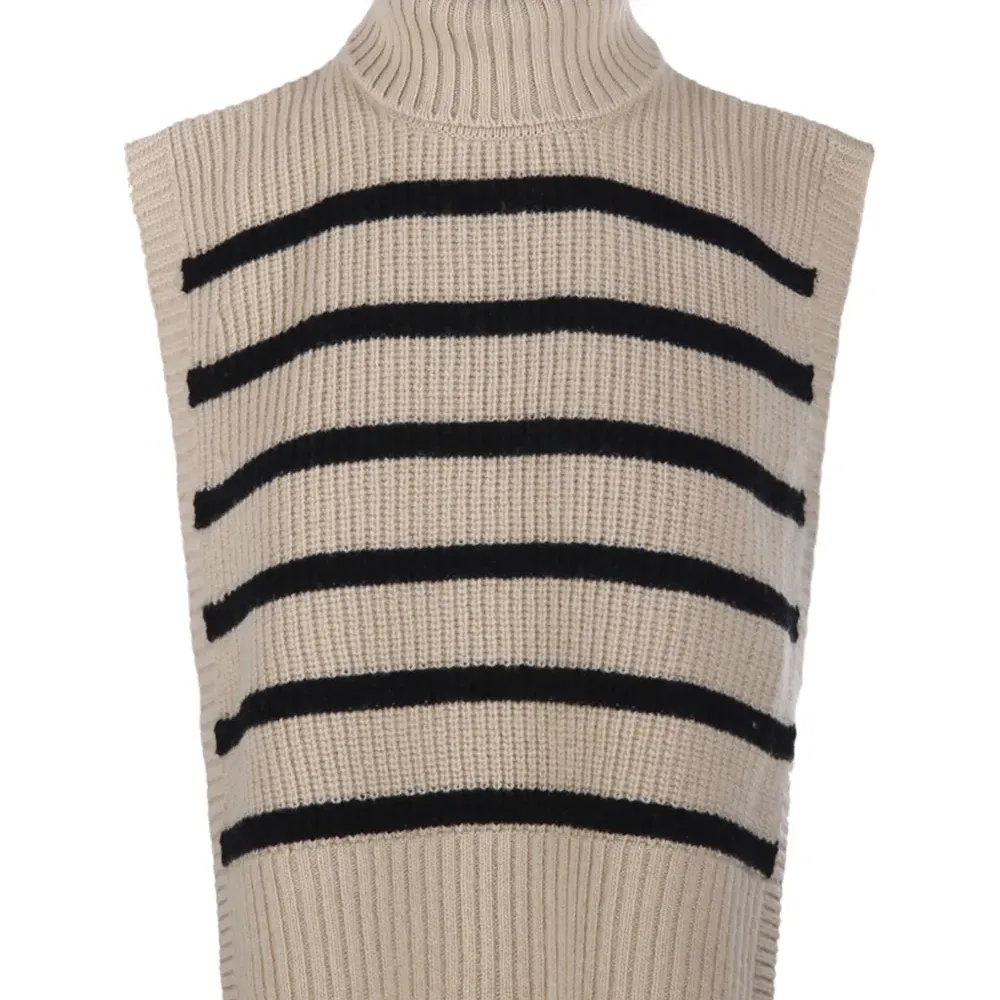 Полосатый топ с высоким воротником