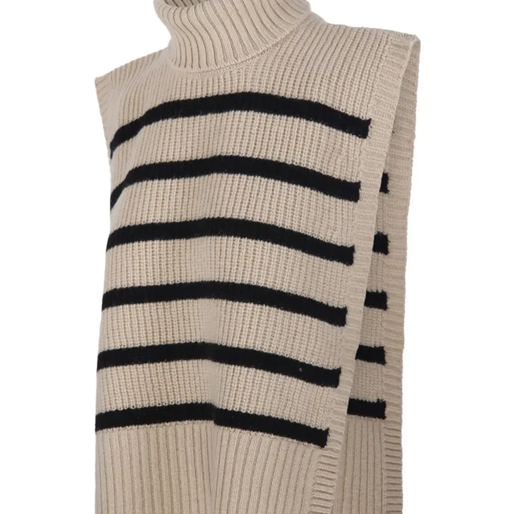 Полосатый топ с высоким воротником