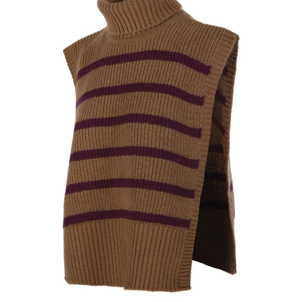 Полосатый топ с высоким воротником