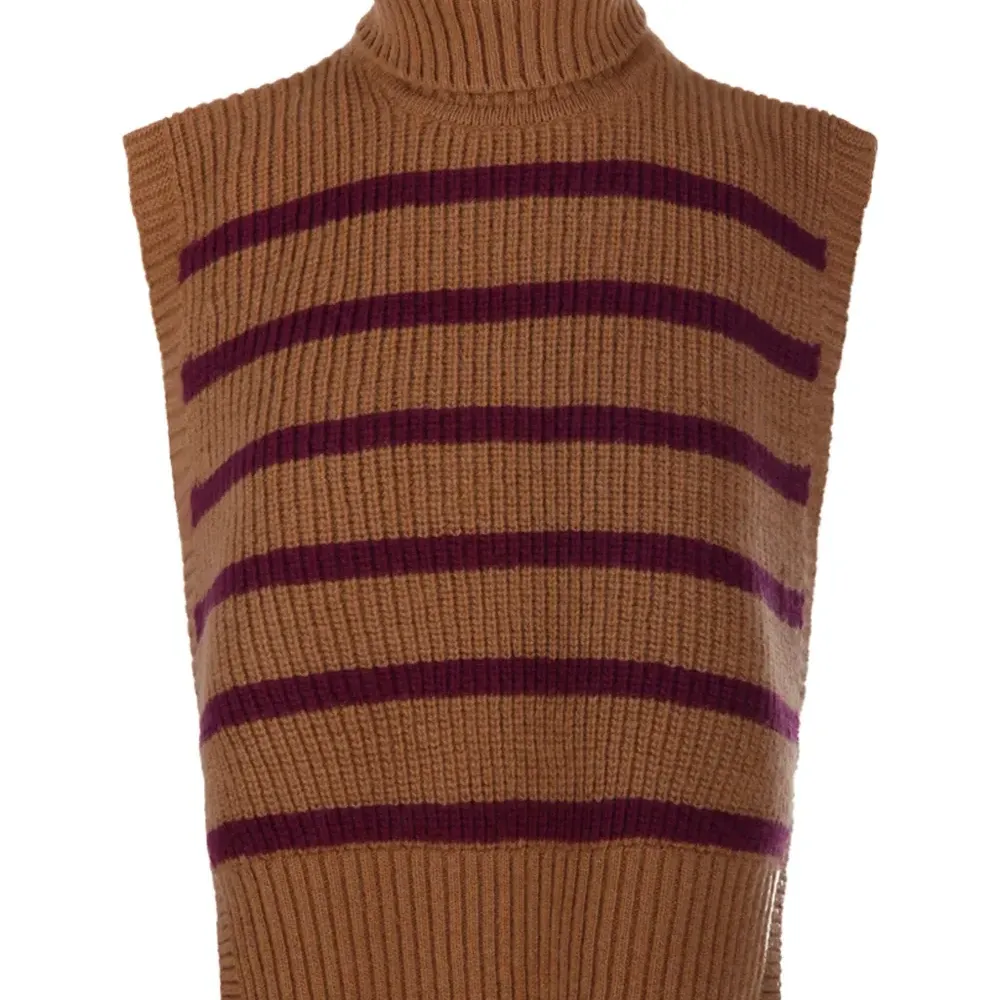 Полосатый топ с высоким воротником