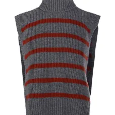 Полосатый свитер с высоким воротником