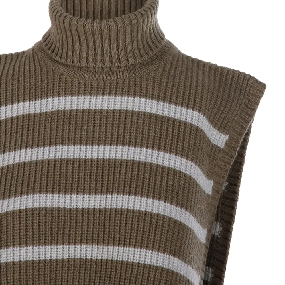 Полосатый свитер с высоким воротником Полосатый свитер с высоким воротником