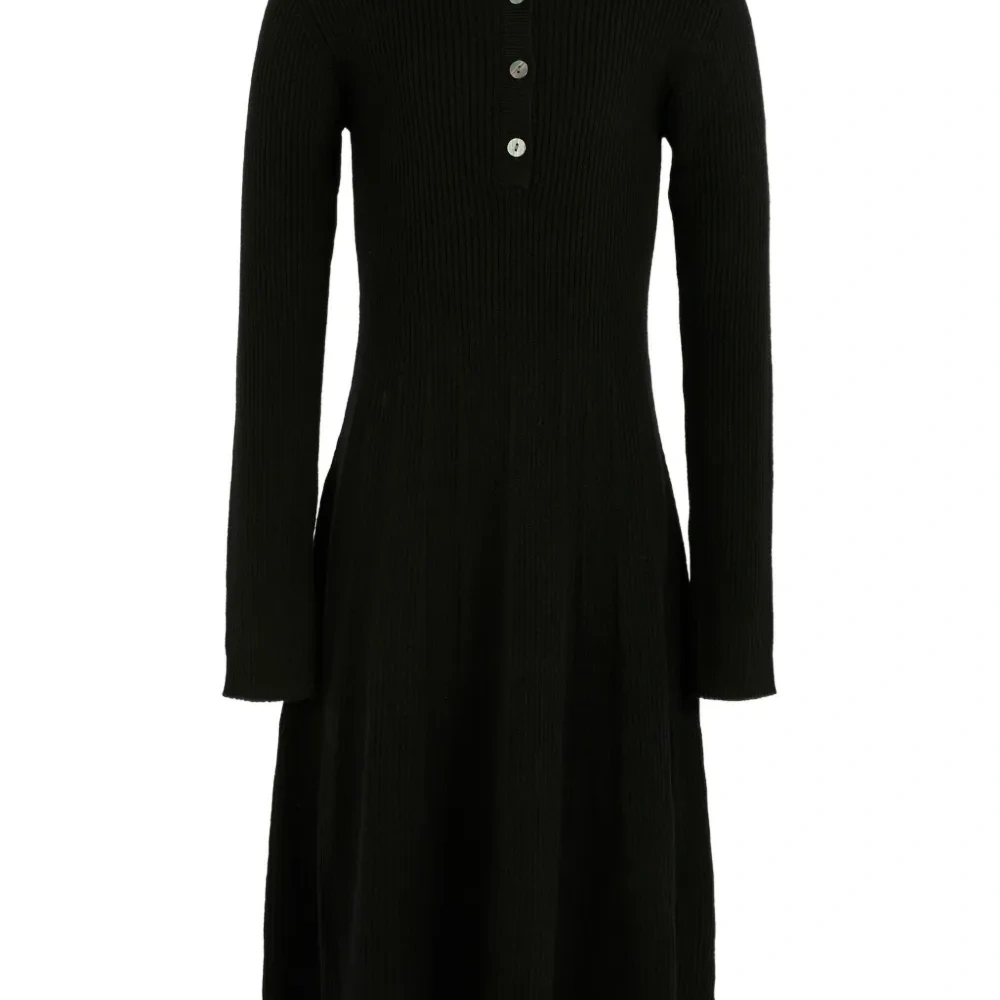 Платье миди в рубчик с воротником поло