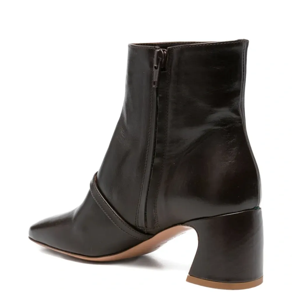 Ботинки с пряжками