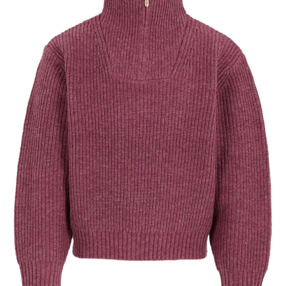 Свитер в рубчик с высоким воротником