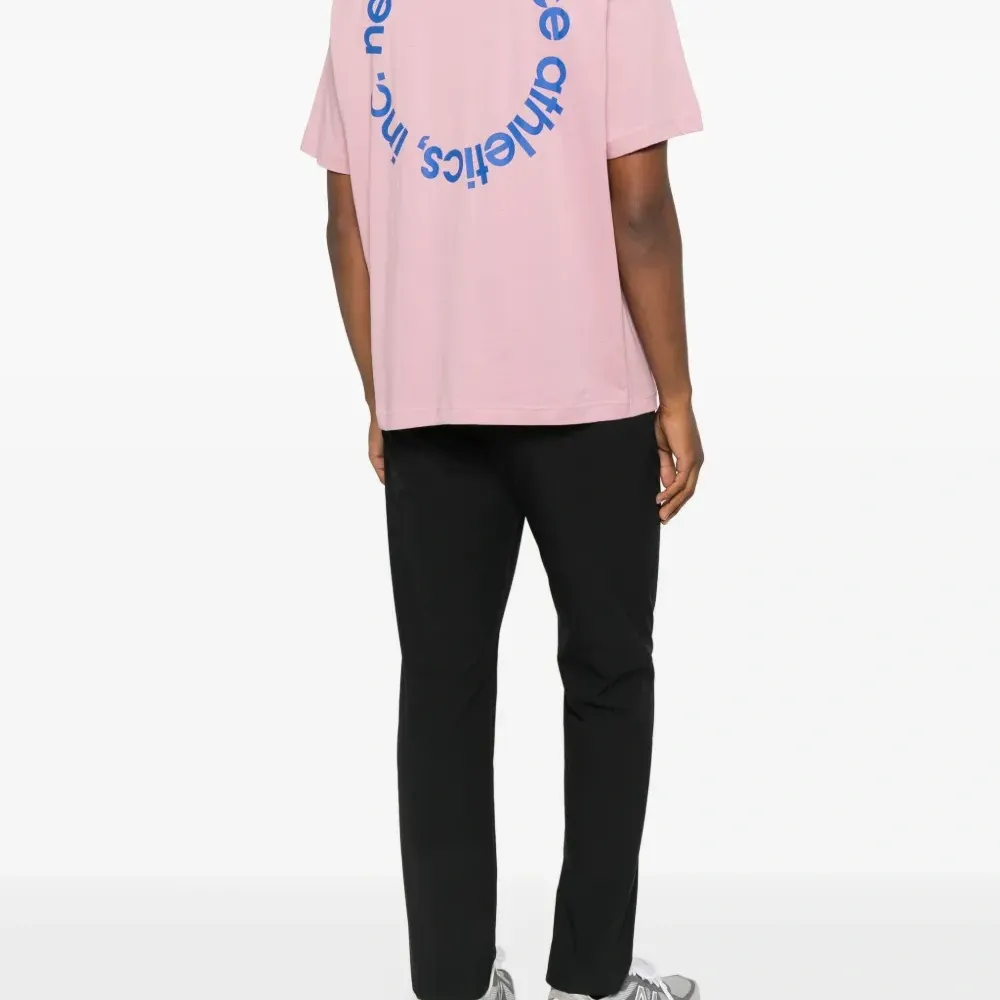 Футболка с логотипом