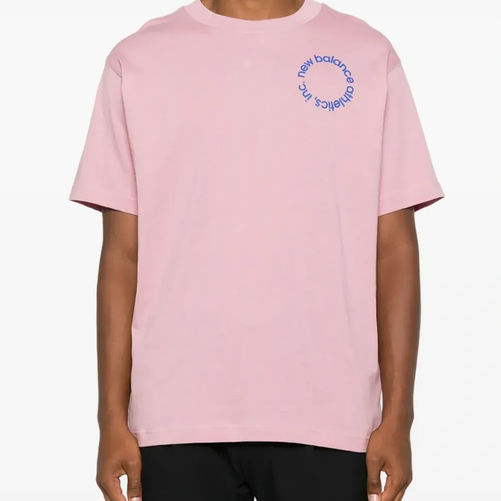 Футболка с логотипом