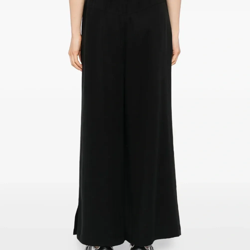 Брюки широкого кроя