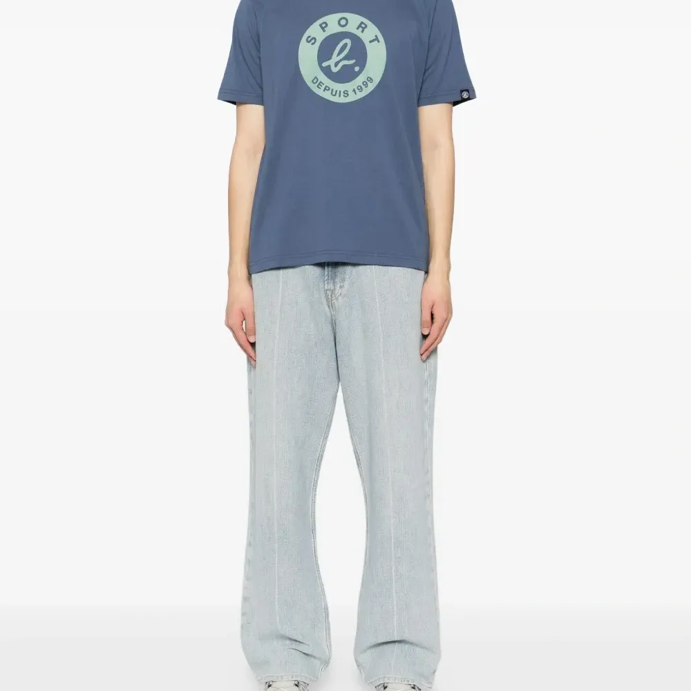 Футболка с логотипом