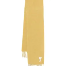 Шарф с украшением в виде сердца и бахромой на краю