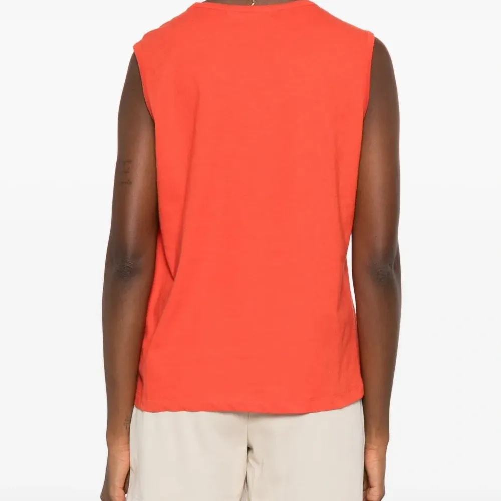 Топ без рукавов с круглым вырезом