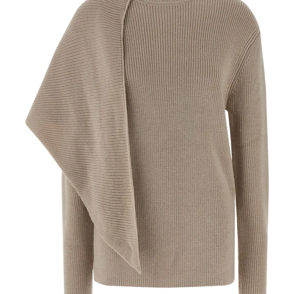 Свитер с высоким воротником