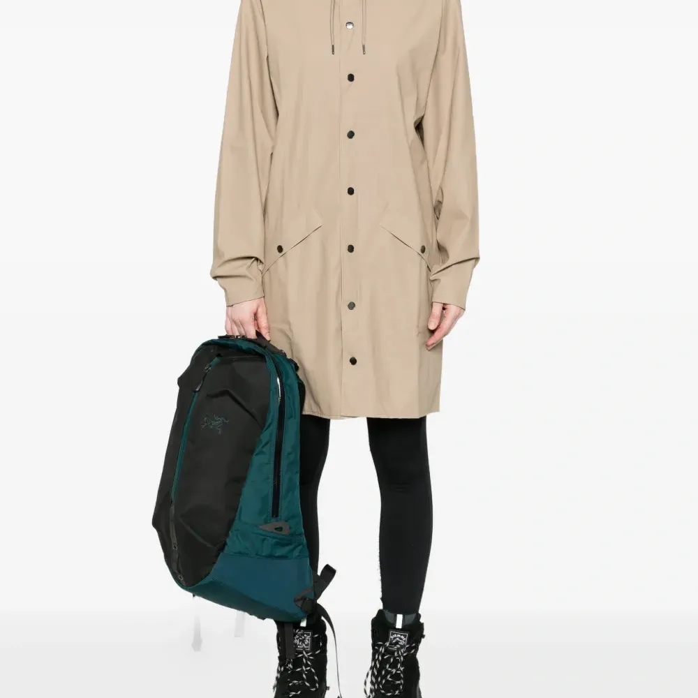 Парка с капюшоном Парка с капюшоном