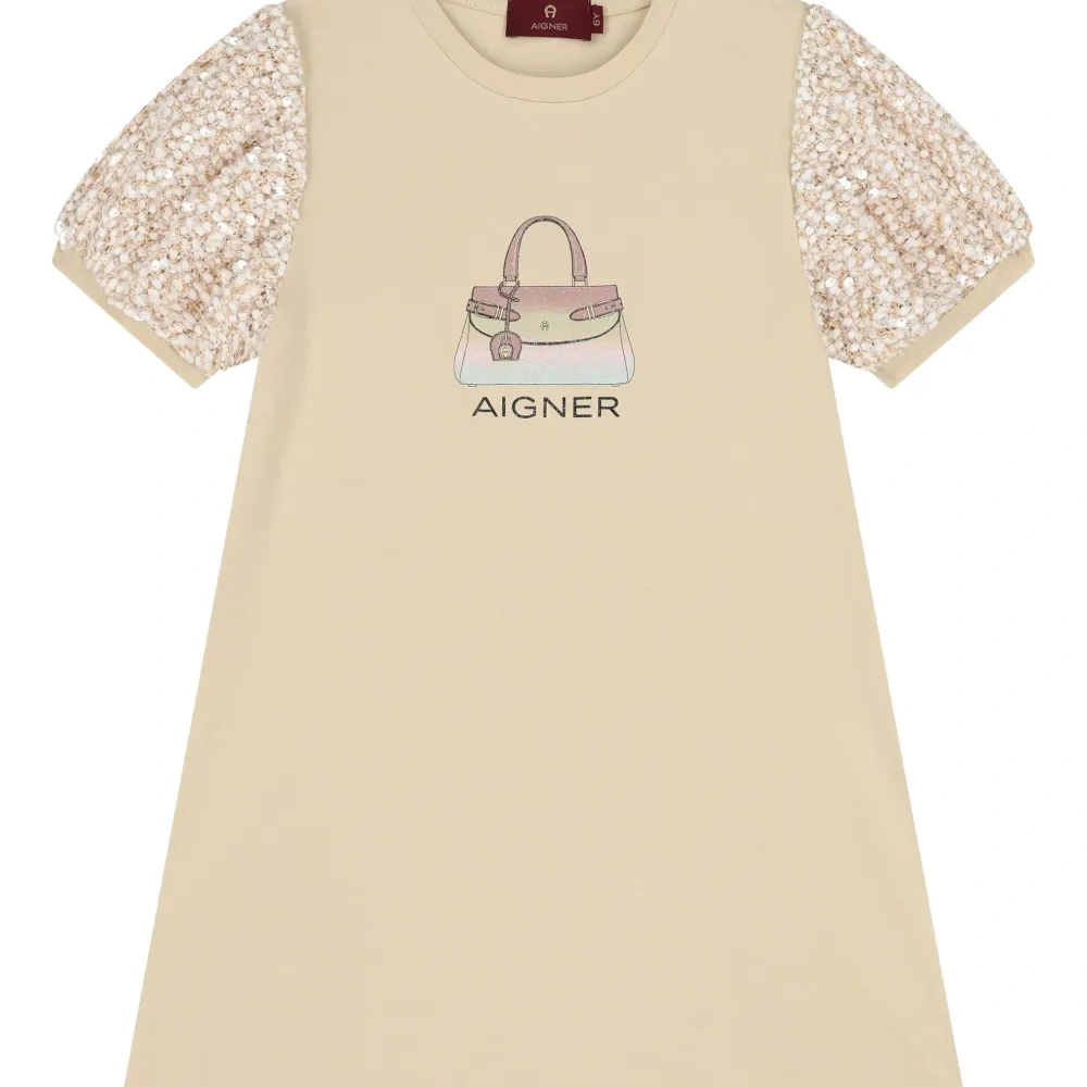 Платье с пайетками и логотипом